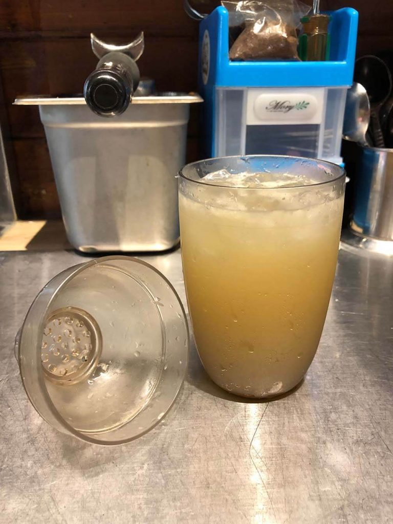 蜂蜜柠檬茶的家常做法:从切片到冲泡一步一步看 蜂蜜柠檬茶的家常做法:从切片到冲泡一步一步看